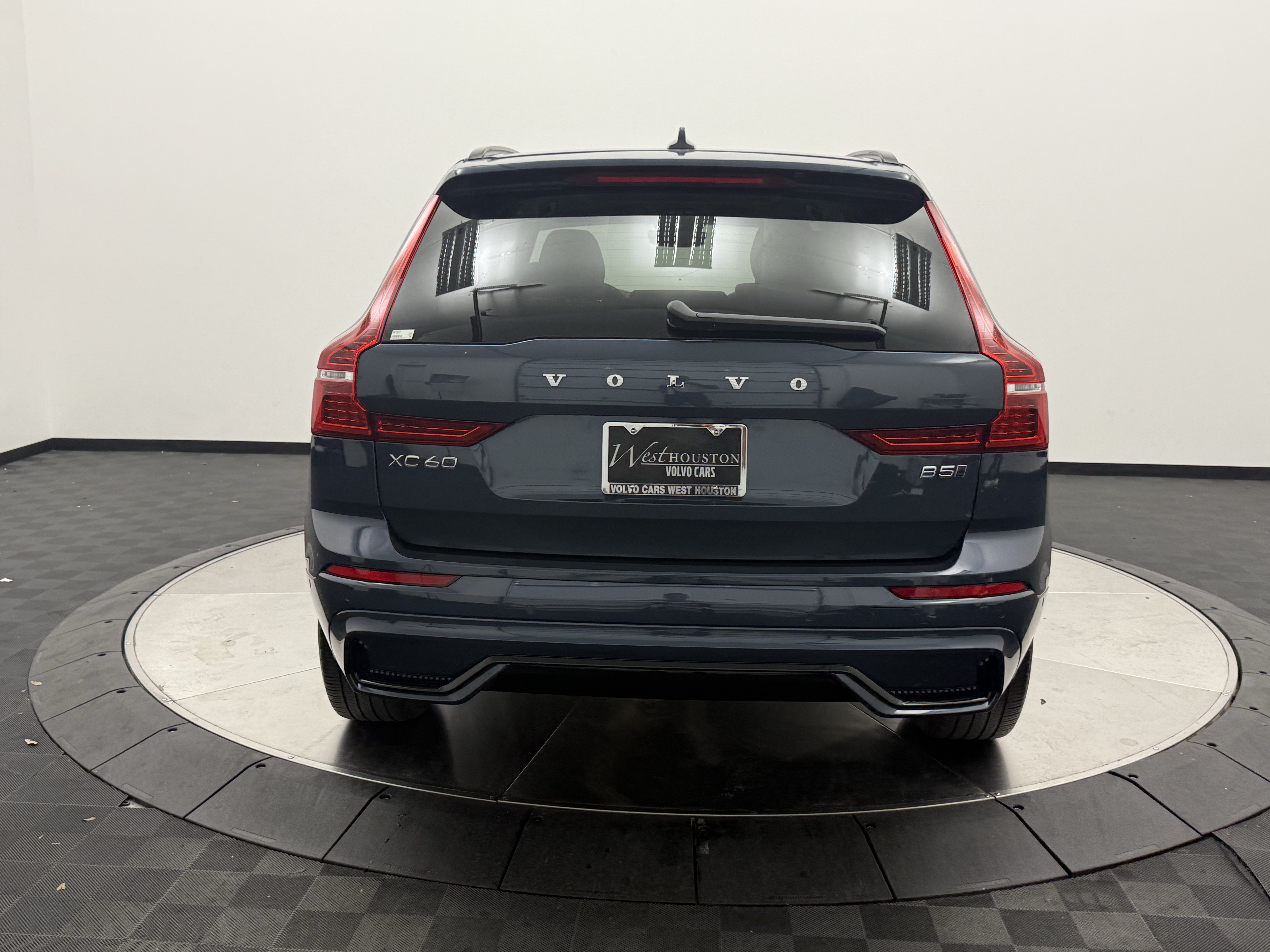 Used 2024 Volvo XC60 B5 Plus w/ Climate Package AWD/4WD image 6
