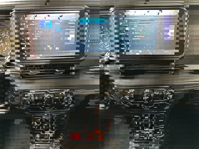 Used 2025 Jeep Gladiator Rubicon w/ Convenience Group image 13