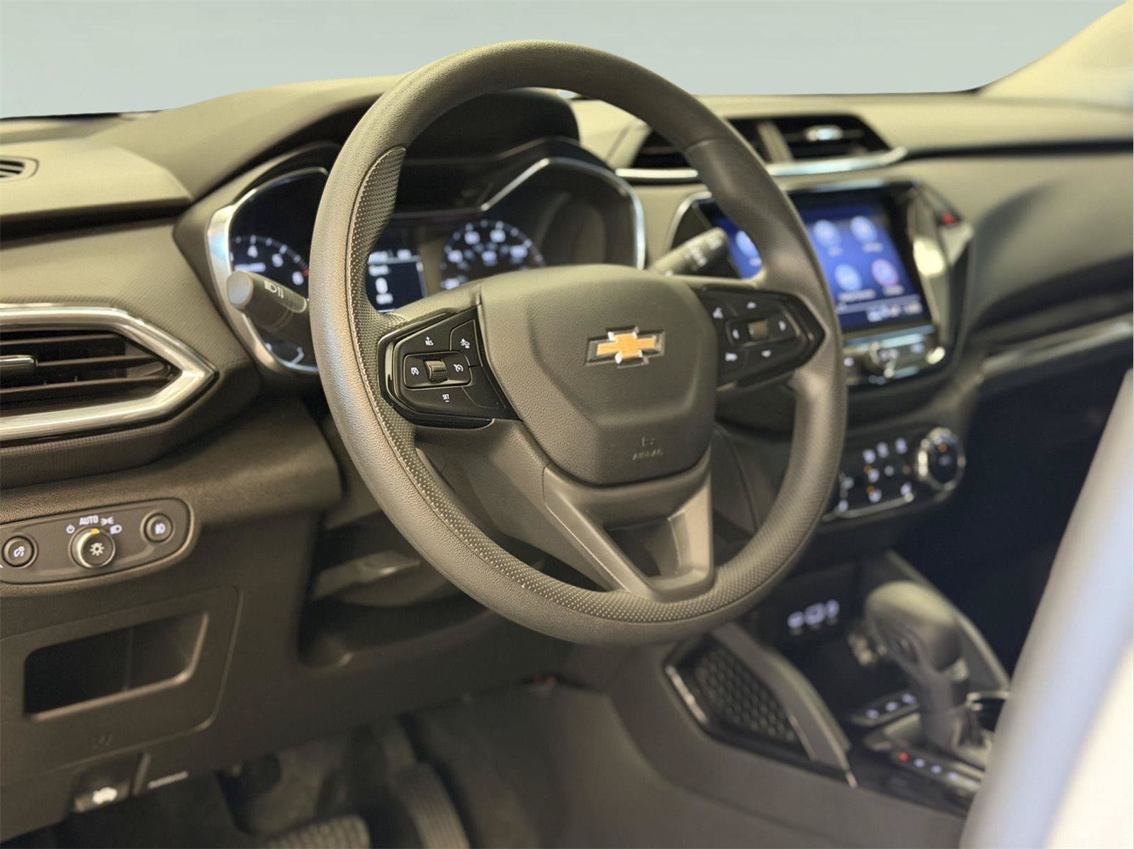 Used 2023 Chevrolet TrailBlazer LT w/ Convenience Package AWD/4WD image 23