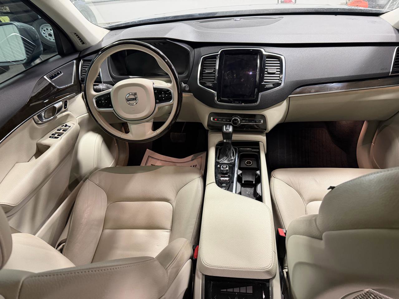 Used 2018 Volvo XC90 T6 Momentum w/ Convenience Package image 8