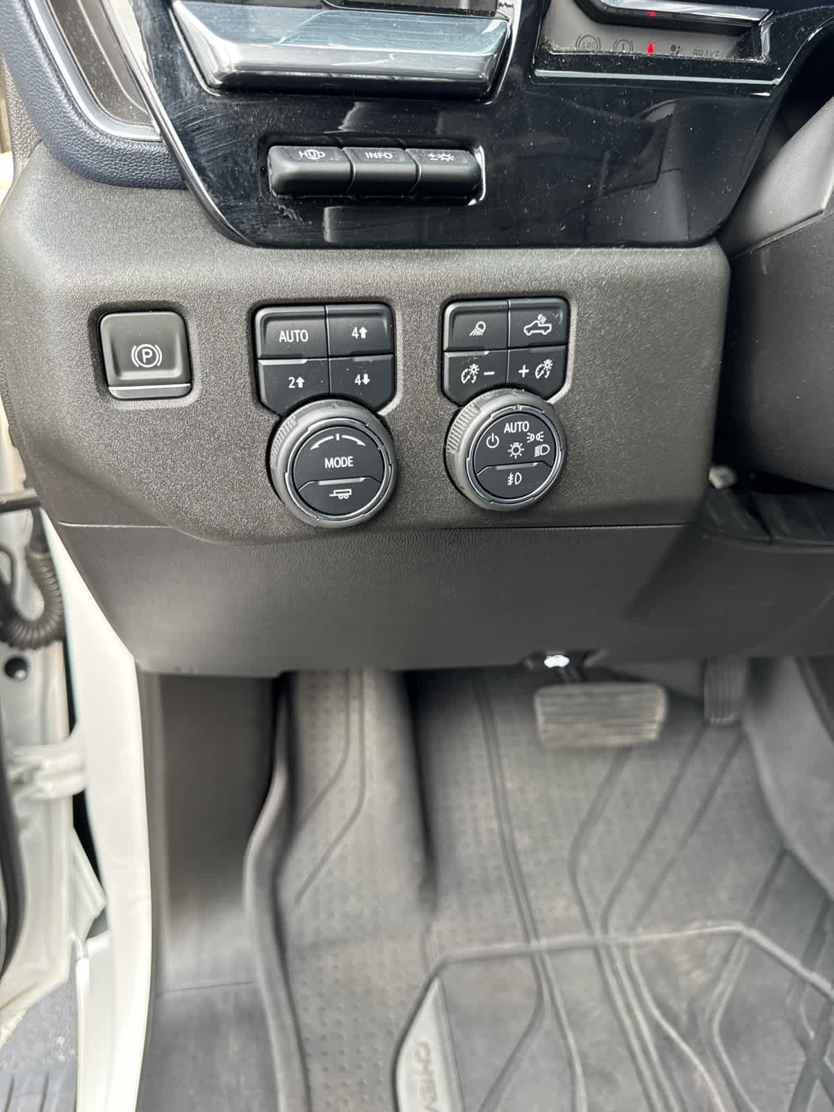 Used 2023 Chevrolet Silverado 1500 High Country w/ High Country Premium Package AWD/4WD image 18