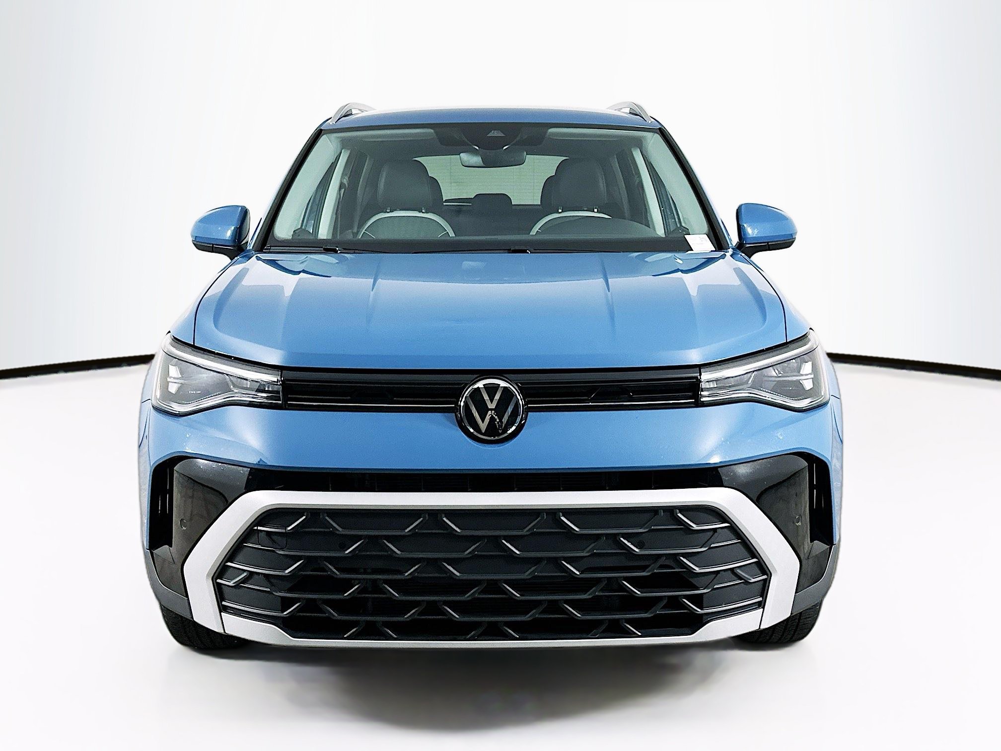 Used 2025 Volkswagen Taos SE AWD/4WD image 2