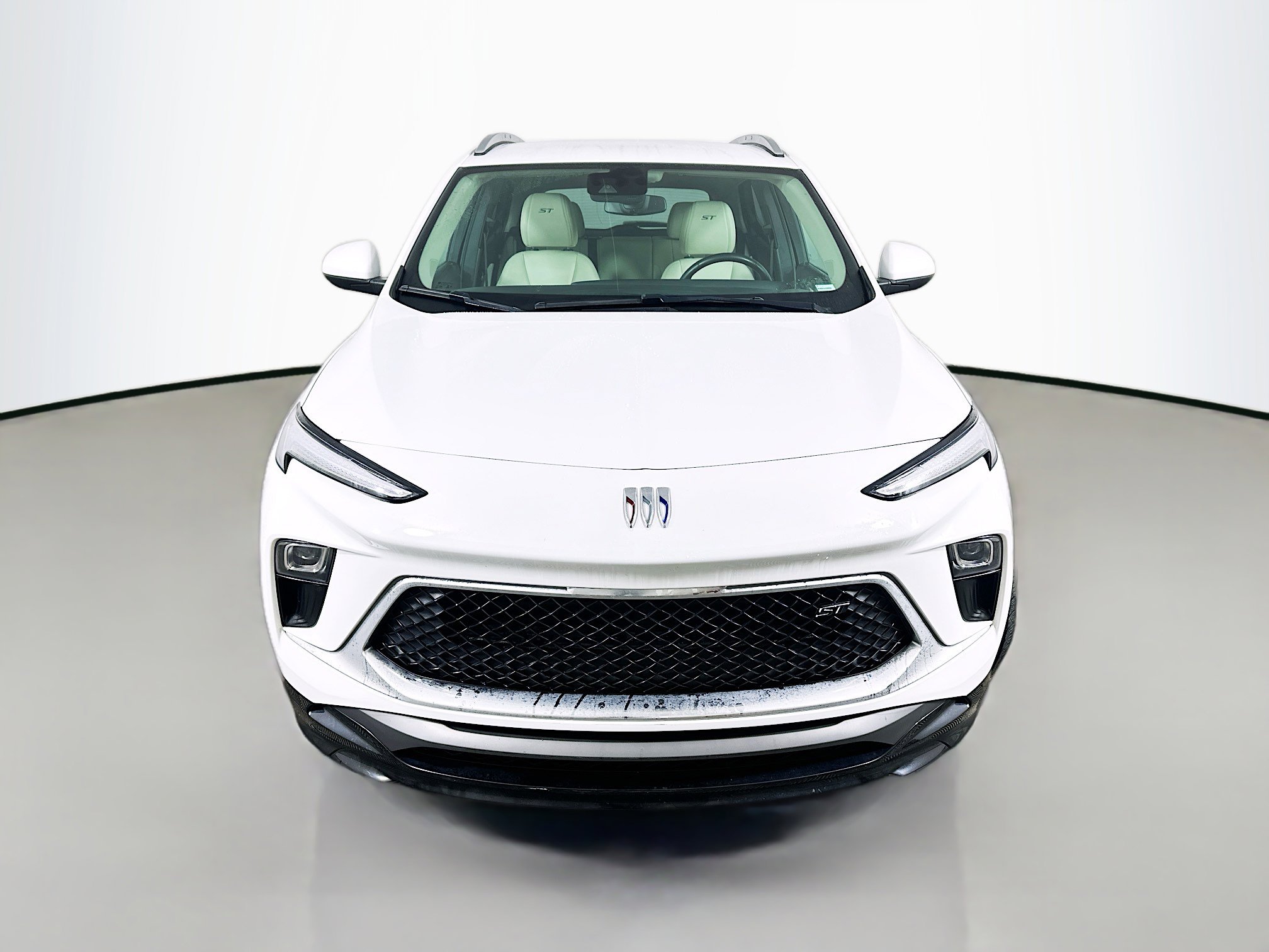 Used 2024 Buick Encore GX Sport Touring image 2