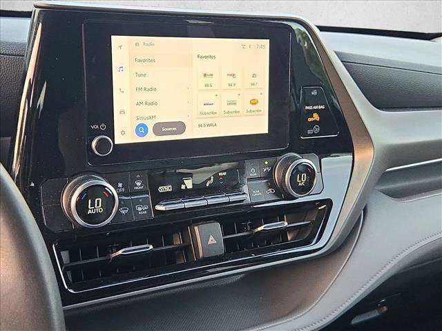 Used 2024 Toyota Highlander LE FWD image 12