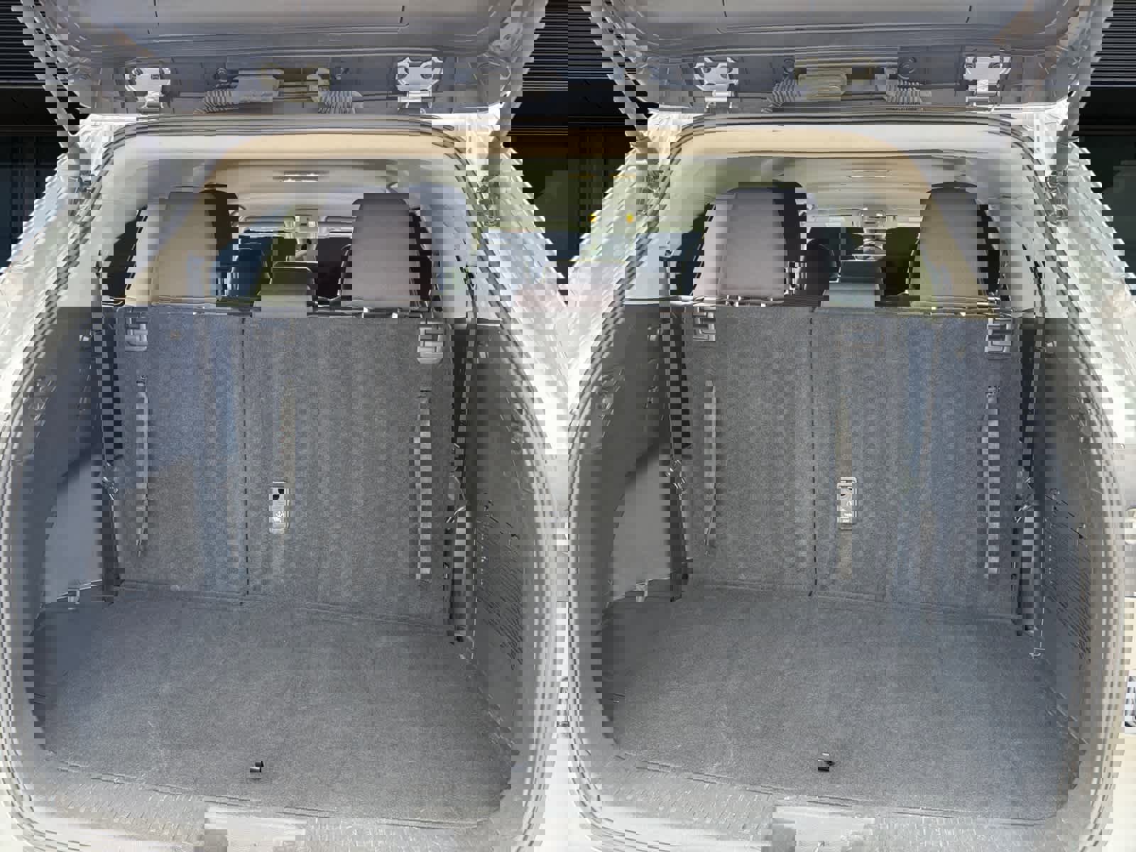 Used 2025 Toyota Highlander LE image 10