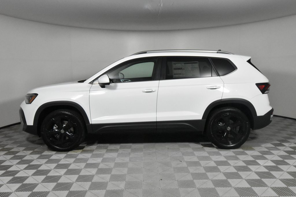 New 2025 Volkswagen Taos SEL image 4
