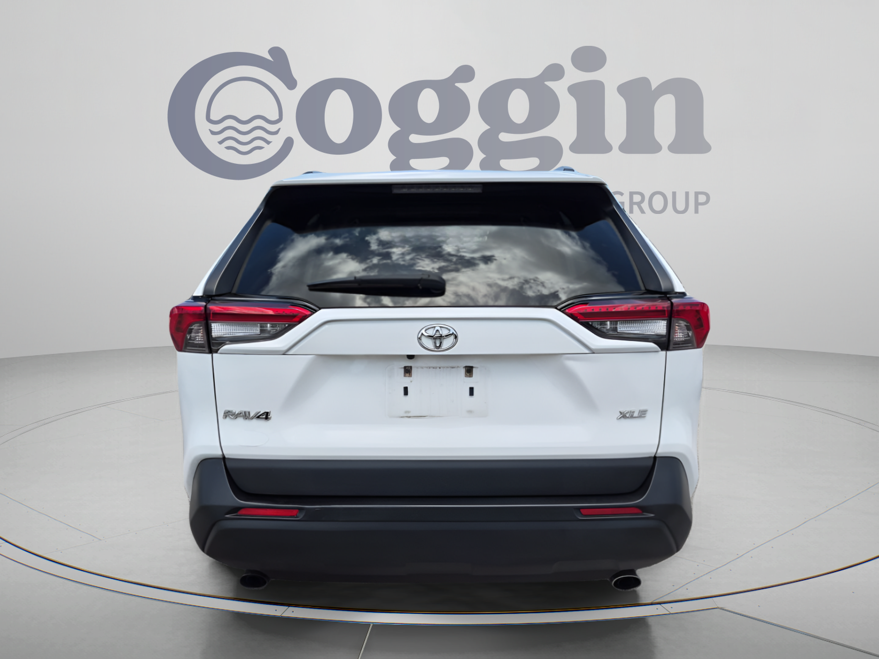 Used 2019 Toyota RAV4 XLE Premium FWD image 5