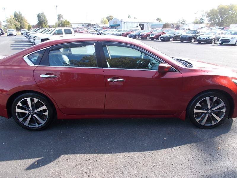 Used 2016 Nissan Altima 2.5 SR w/ LED Appearance Package FWD image 12