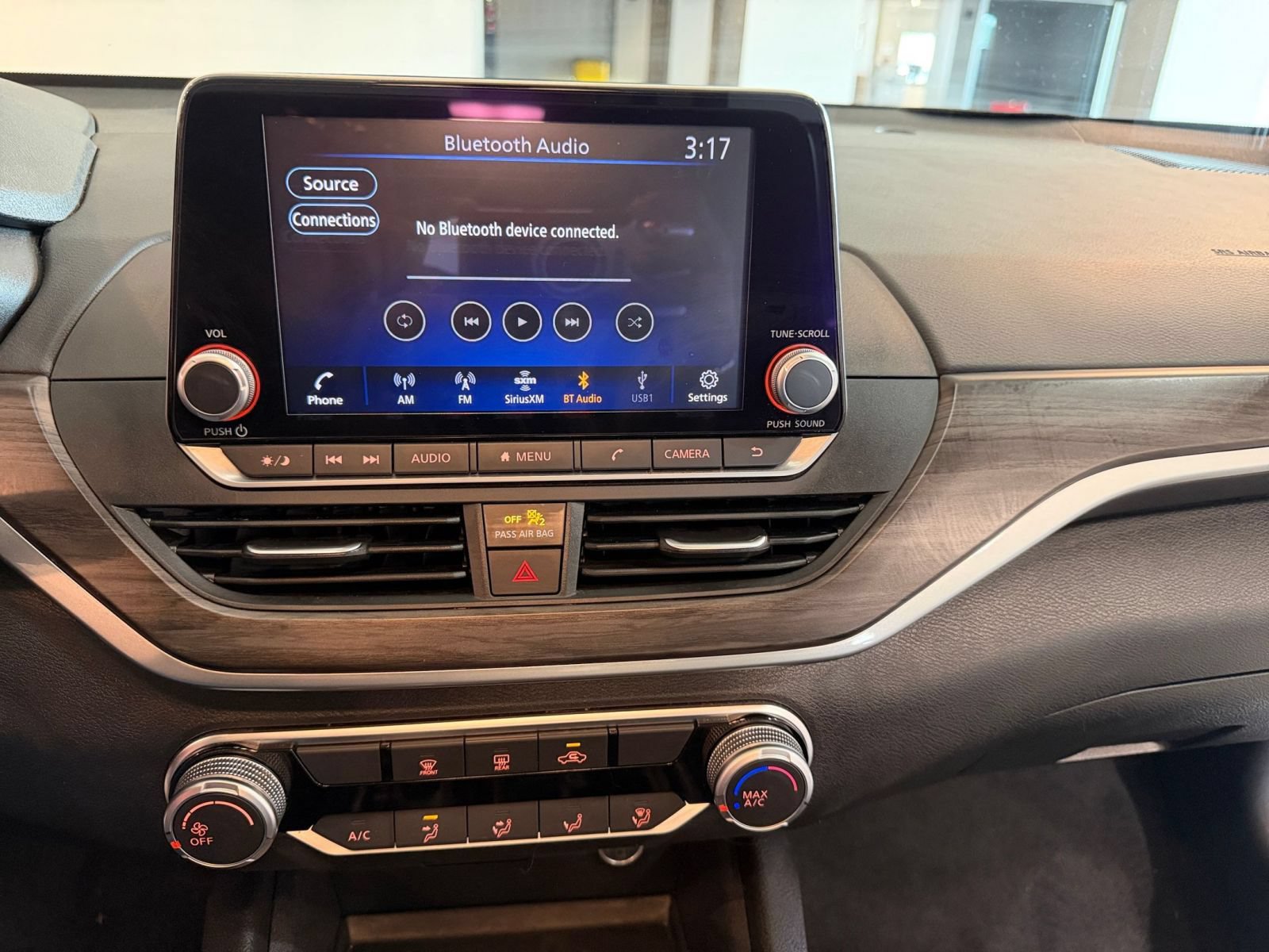 Used 2025 Nissan Altima 2.5 SV FWD image 14