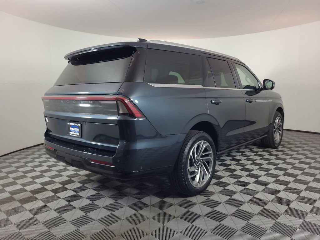 Used 2025 Lincoln Navigator Reserve AWD/4WD image 3