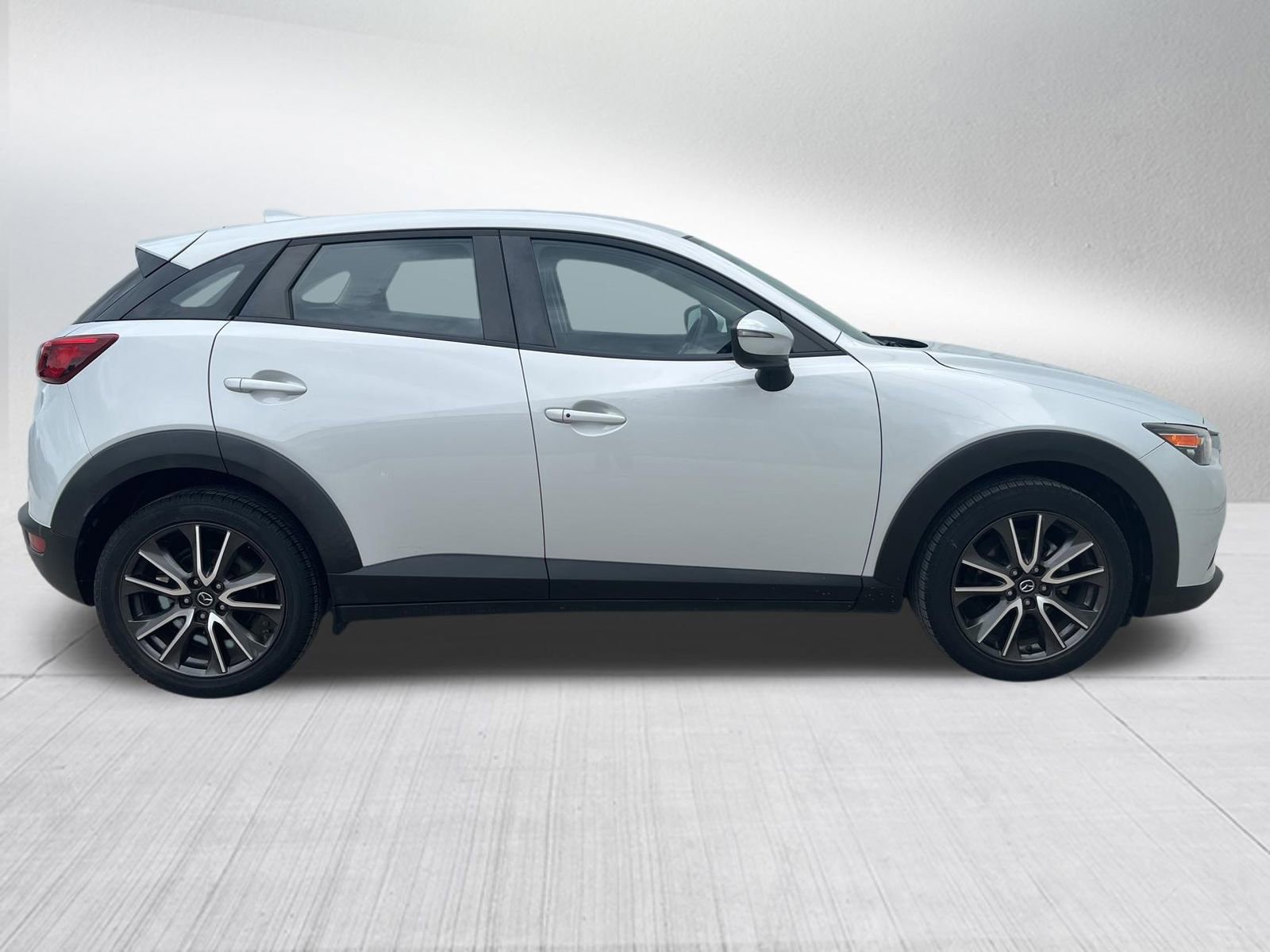 Used 2017 MAZDA CX-3 Touring FWD image 5