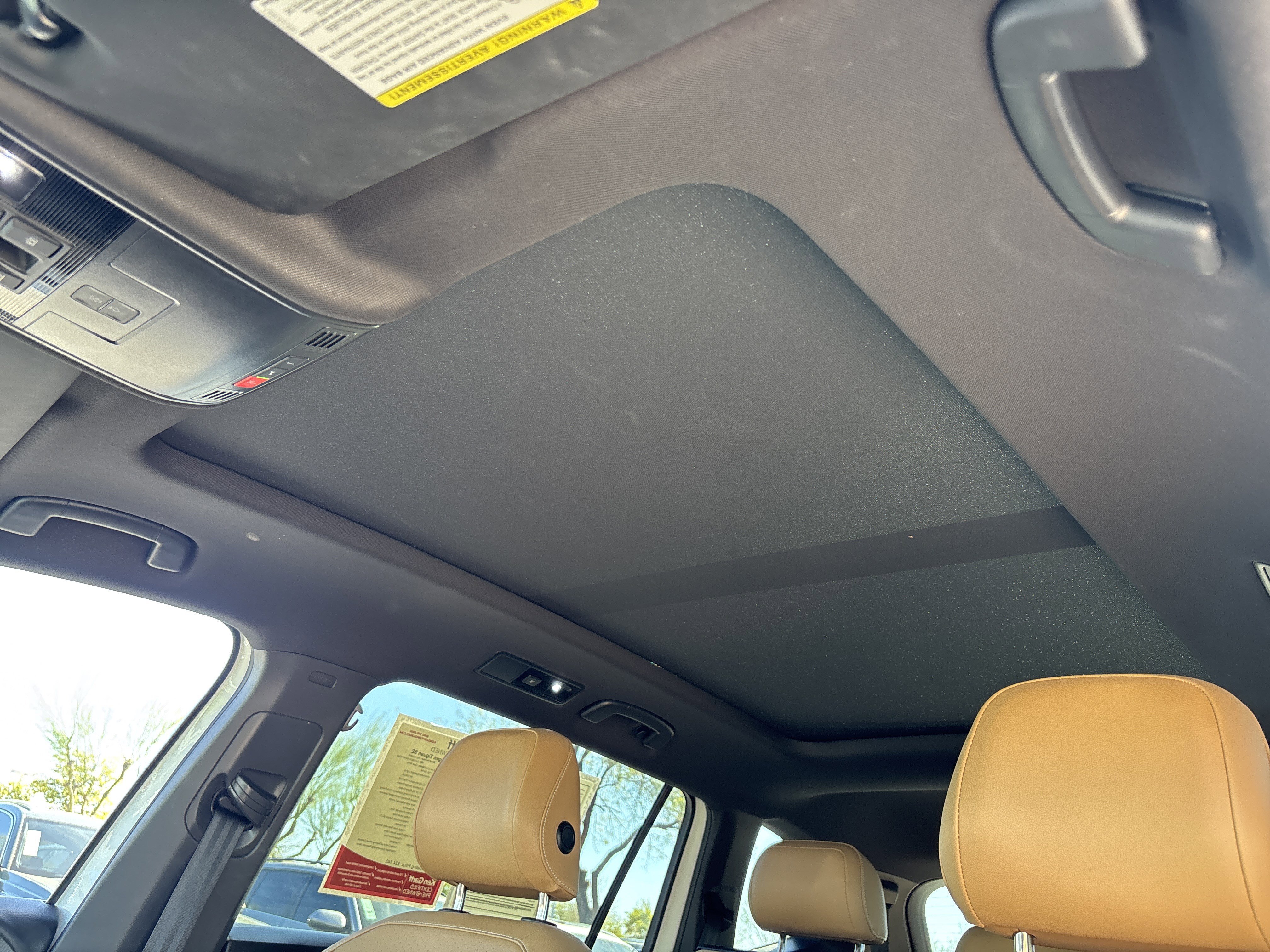 Used 2023 Volkswagen Tiguan SE w/ Panoramic Sunroof Package image 17