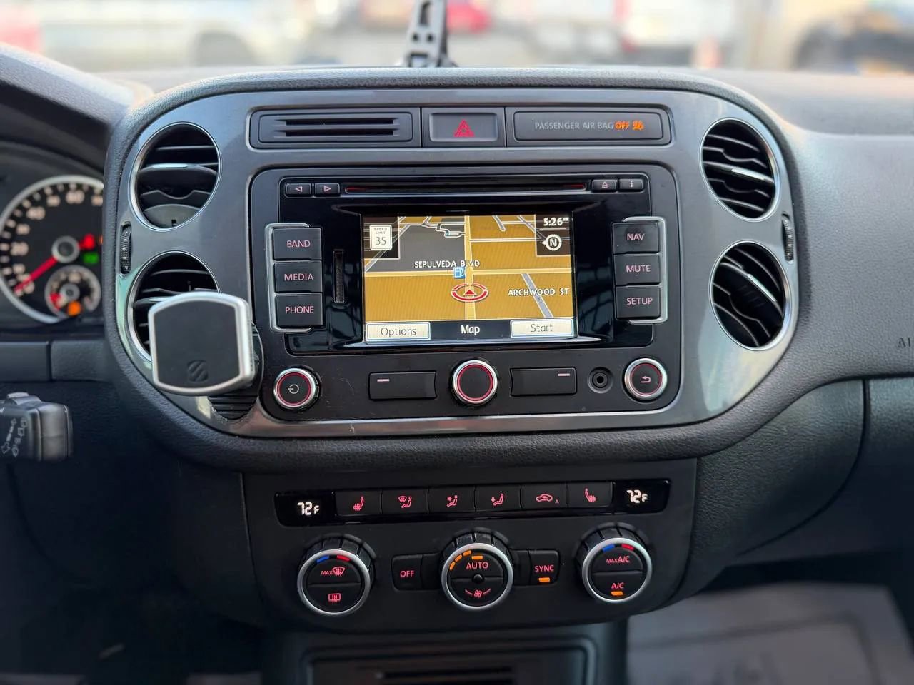 Used 2013 Volkswagen Tiguan SEL image 41