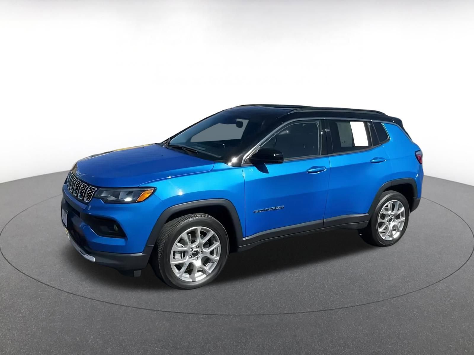 Used 2025 Jeep Compass Limited image 8
