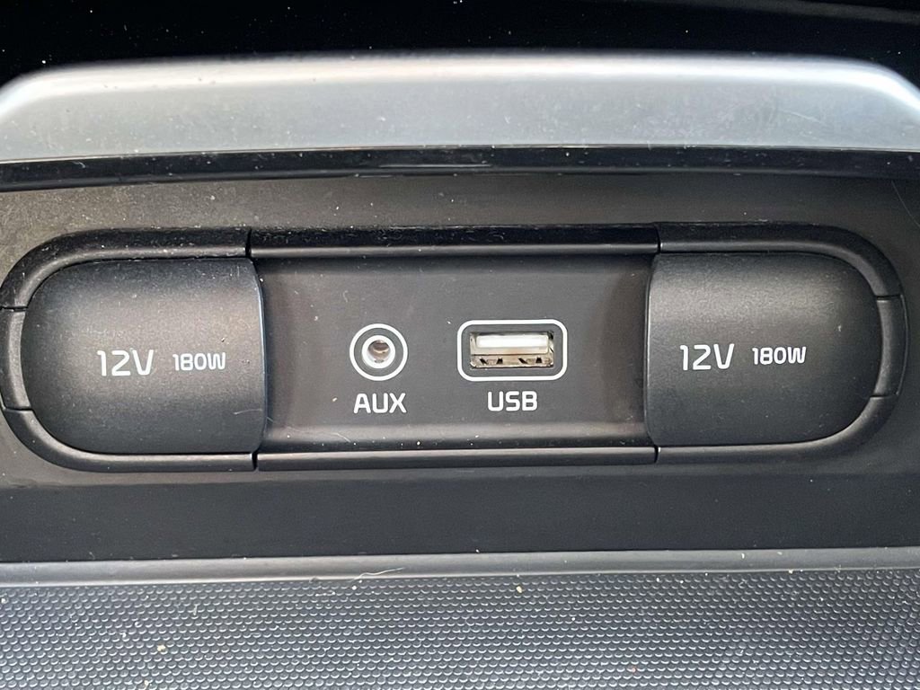 Used 2018 Kia Cadenza Premium image 19