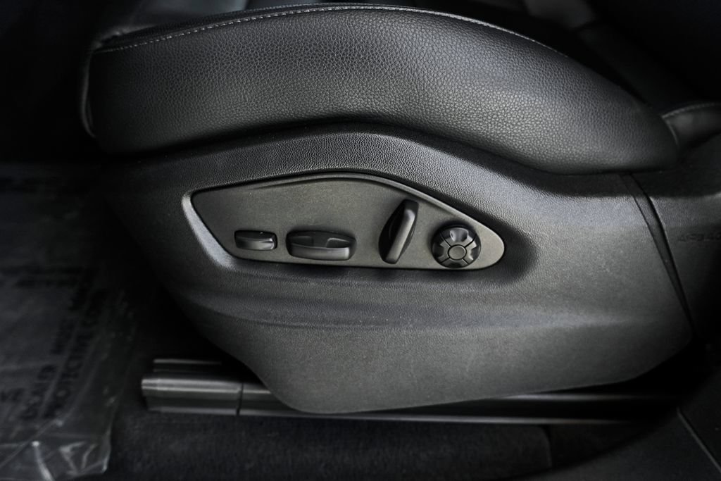 Used 2024 Porsche Cayenne AWD/4WD image 19