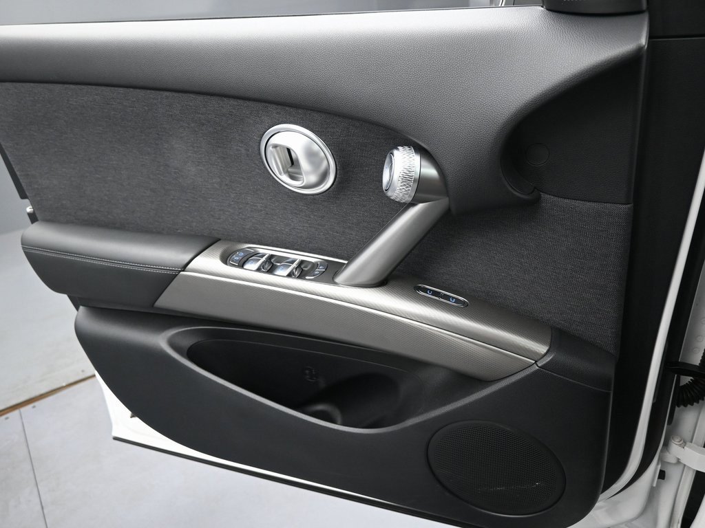 Used 2025 Genesis GV60 RWD image 25