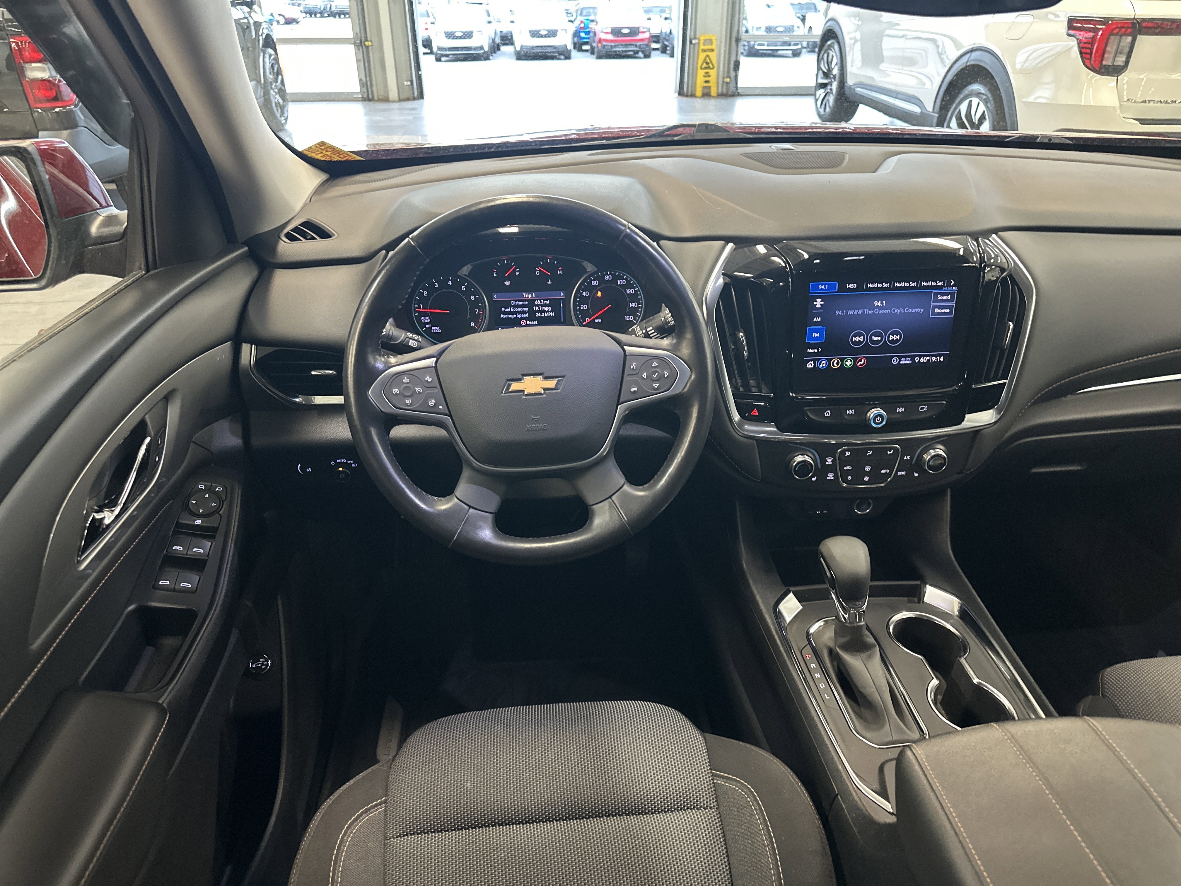 Used 2021 Chevrolet Traverse LT FWD image 2