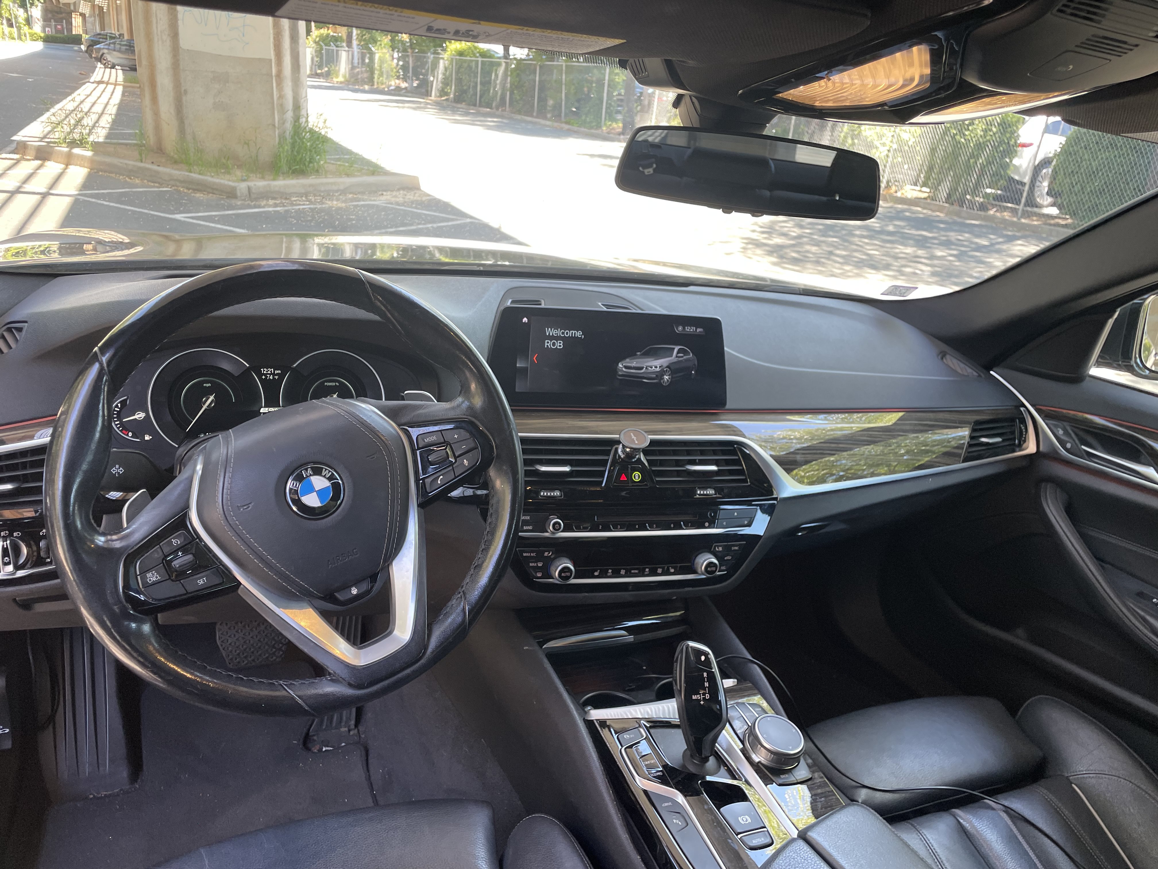 Used 2018 BMW 530e w/ Premium Package 2 RWD image 4