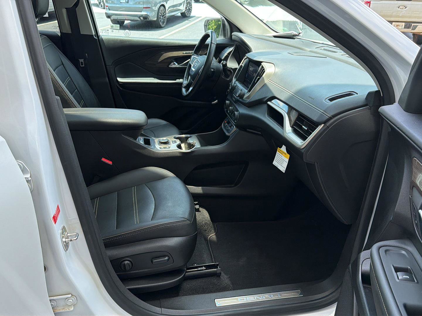Used 2024 GMC Terrain Denali w/ Denali Premium Package AWD/4WD image 14