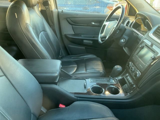Used 2017 Chevrolet Traverse LT FWD image 3