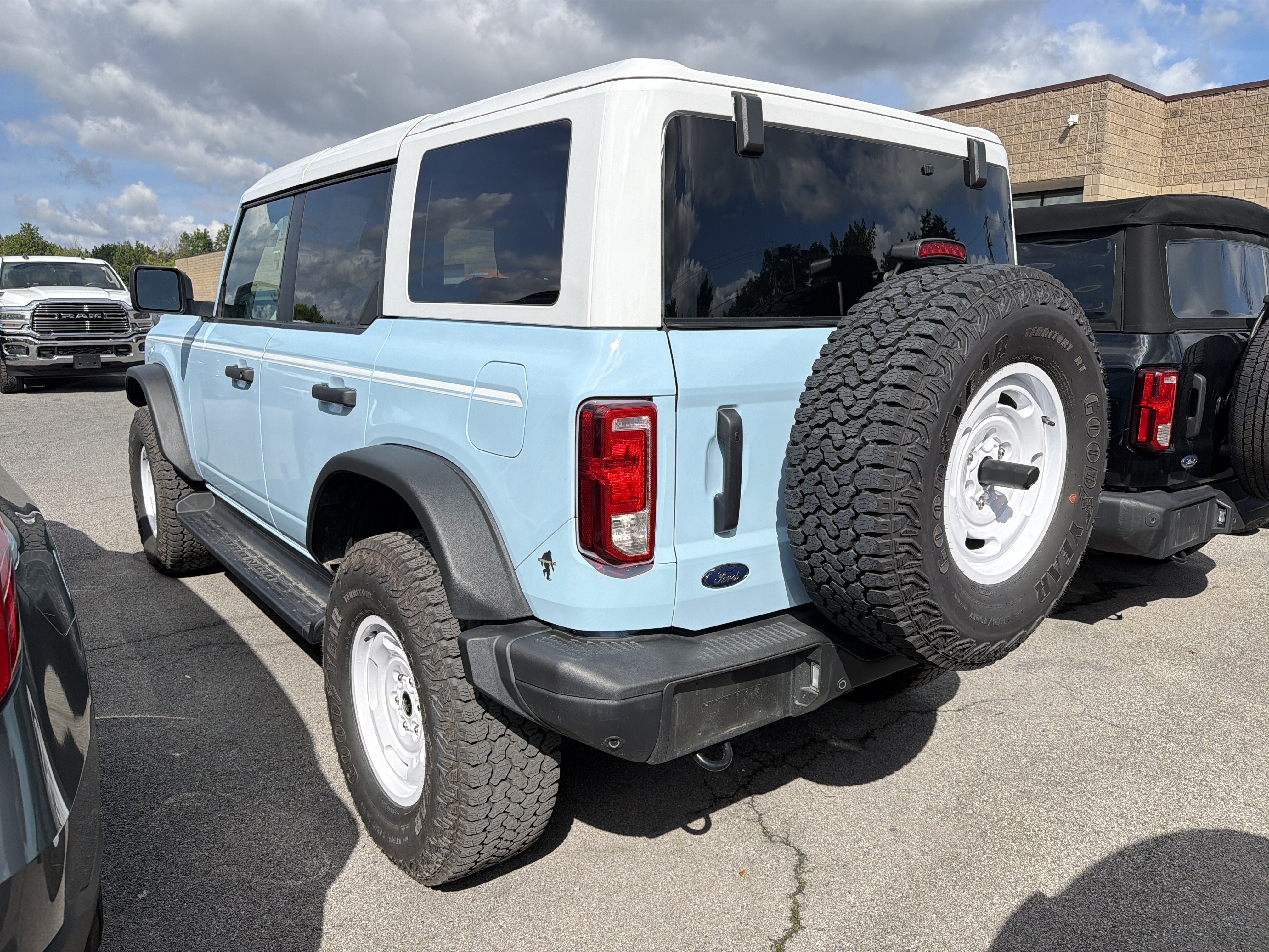 Used 2025 Ford Bronco Heritage Edition AWD/4WD image 5
