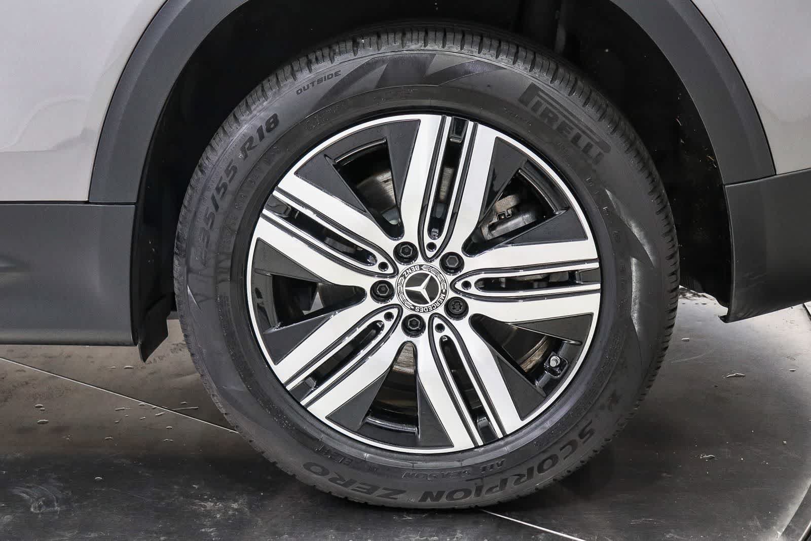 Used 2023 Mercedes-Benz EQB 300 4MATIC image 10