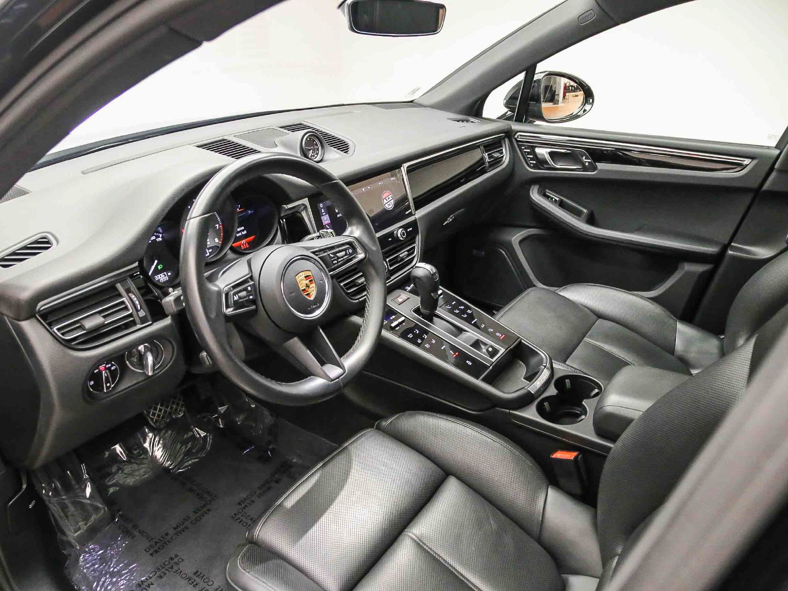 Certified 2022 Porsche Macan S AWD/4WD image 9