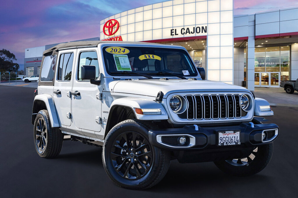 Used 2024 Jeep Wrangler Unlimited Sahara AWD/4WD image 1