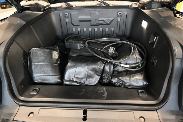 Used 2025 GMC Hummer EV 2X w/ LPO, Dark Essentials Package image 31