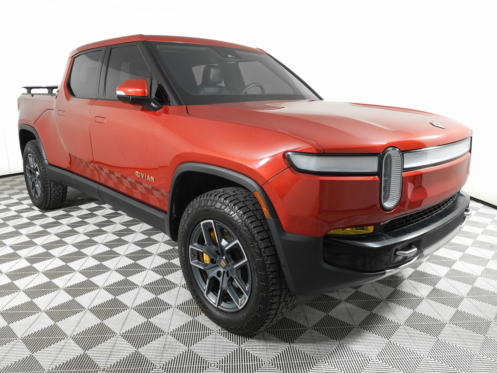 Used 2022 Rivian R1T Adventure image 3