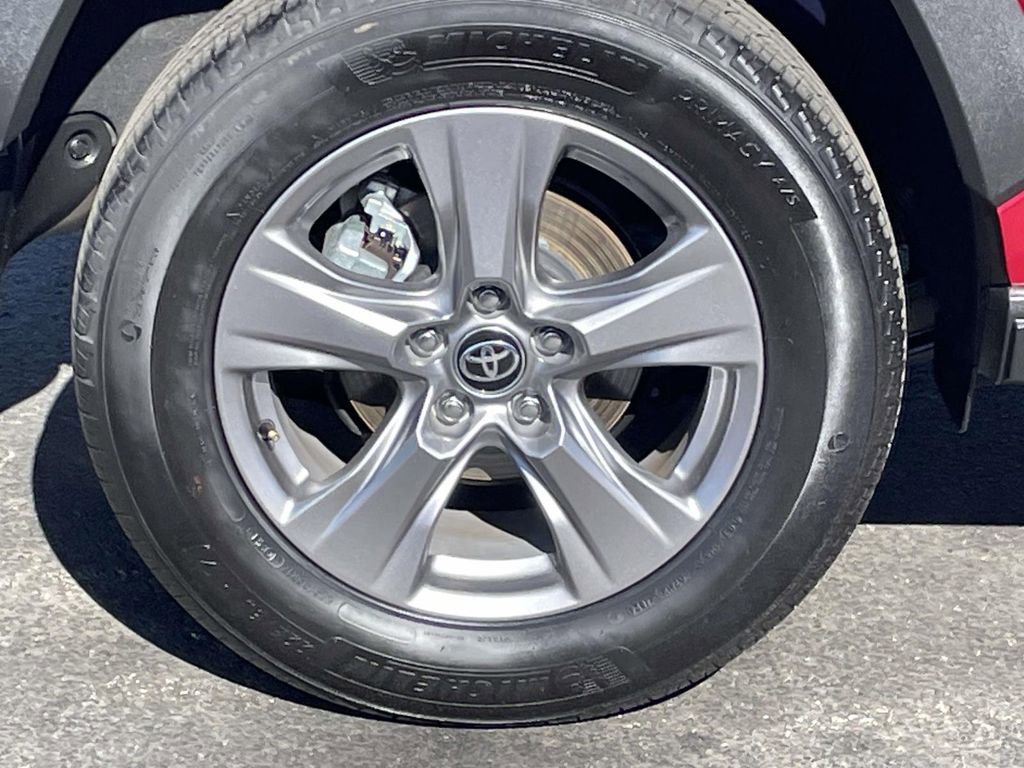 Used 2025 Toyota RAV4 XLE image 12