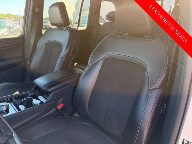 Used 2023 Jeep Grand Cherokee Altitude AWD/4WD image 7