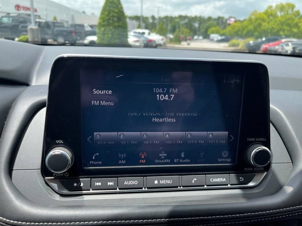 Used 2025 Nissan Rogue SV FWD image 21