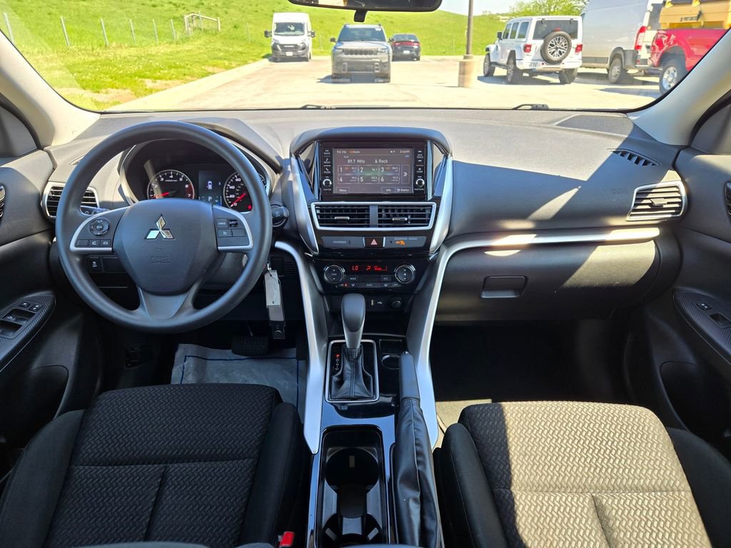 Used 2020 Mitsubishi Eclipse Cross ES FWD image 17