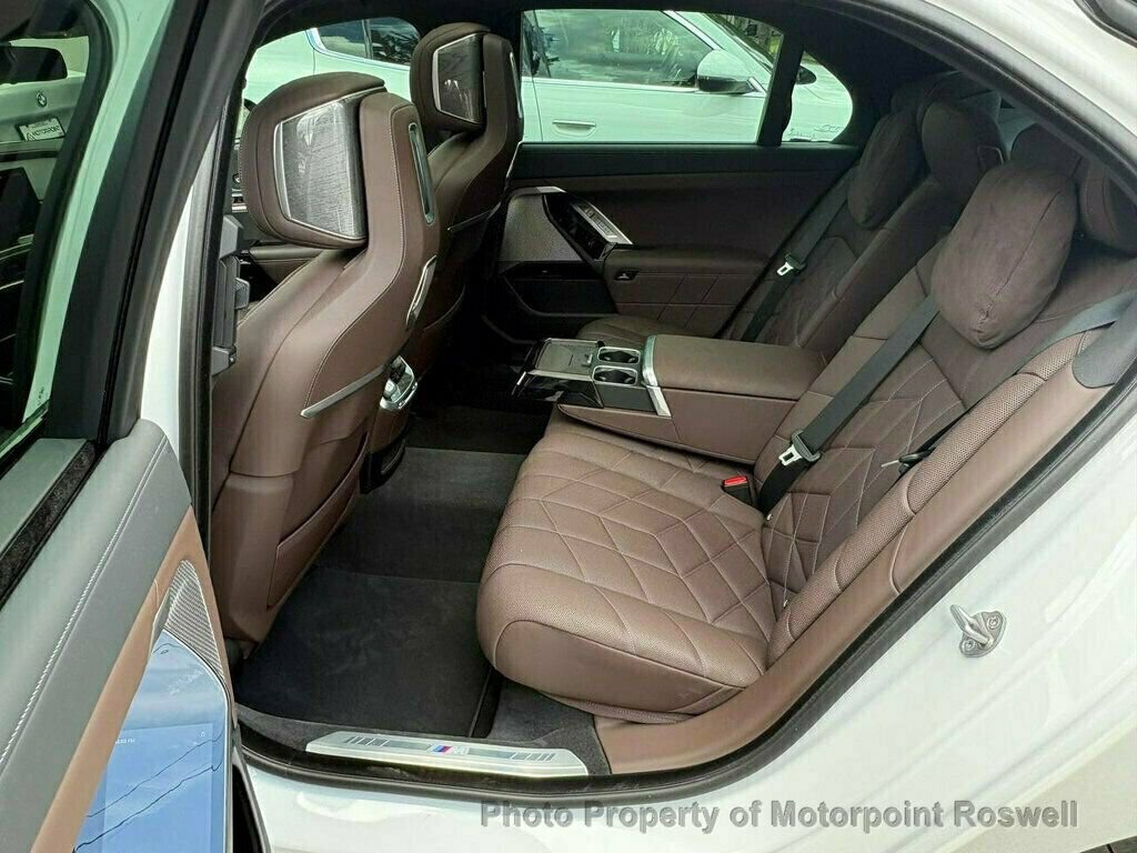 Used 2024 BMW i7 M70 w/ Premium Package AWD/4WD image 18