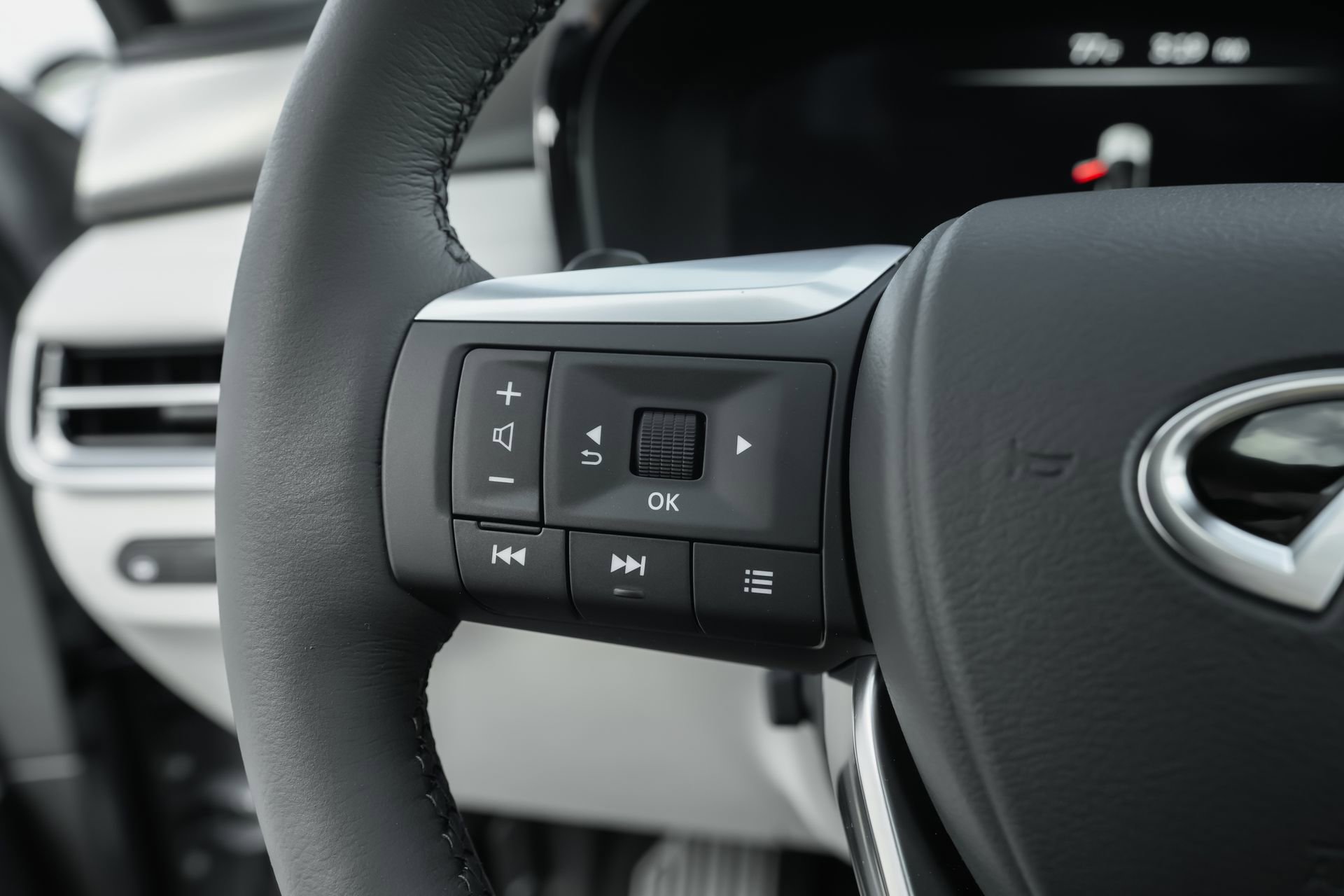 New 2026 INFINITI QX60 Luxe w/ Cargo Package image 15