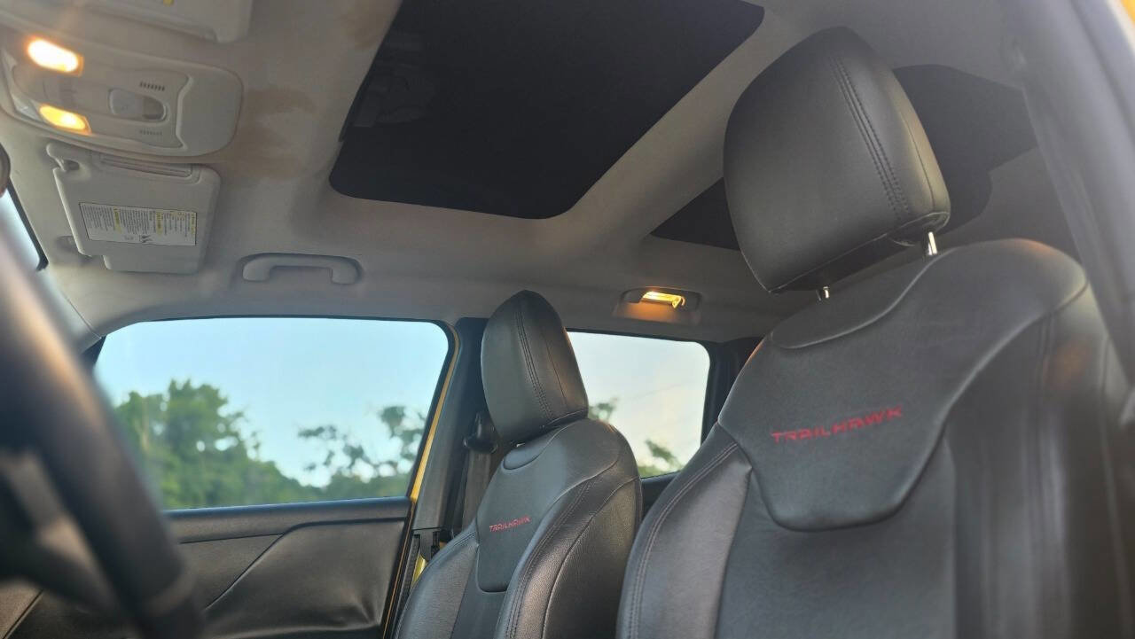 Used 2015 Jeep Renegade Trailhawk w/ Popular Equipment Group image 21