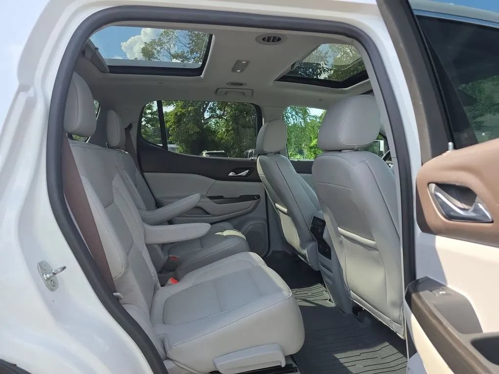 Used 2017 GMC Acadia SLT w/ LPO, Floor Liner Package FWD image 50