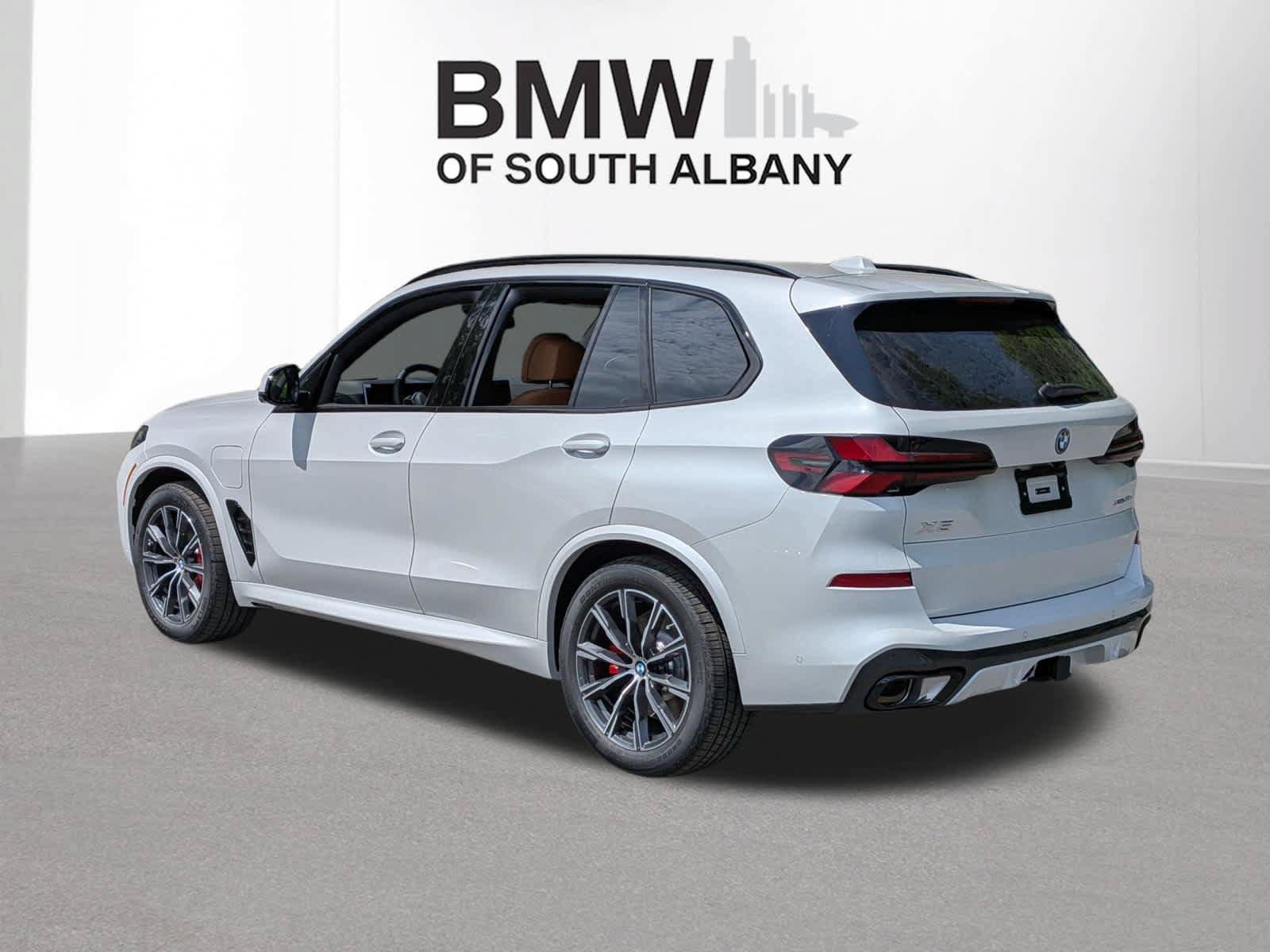 New 2026 BMW X5 xDrive50e w/ M Sport Package AWD/4WD image 4