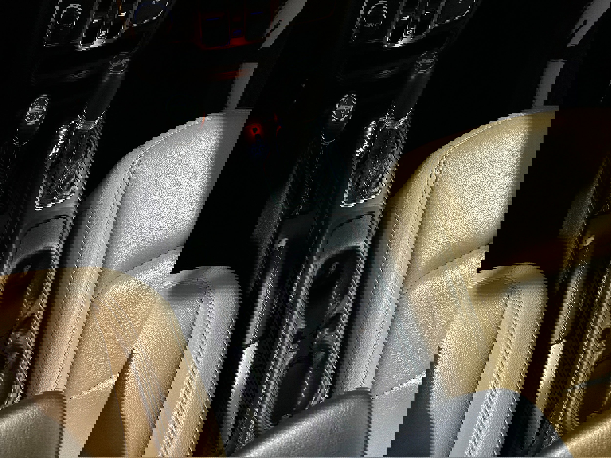 Used 2019 Jeep Wrangler Unlimited Sahara w/ Uconnect 4C Nav & Sound Group image 13