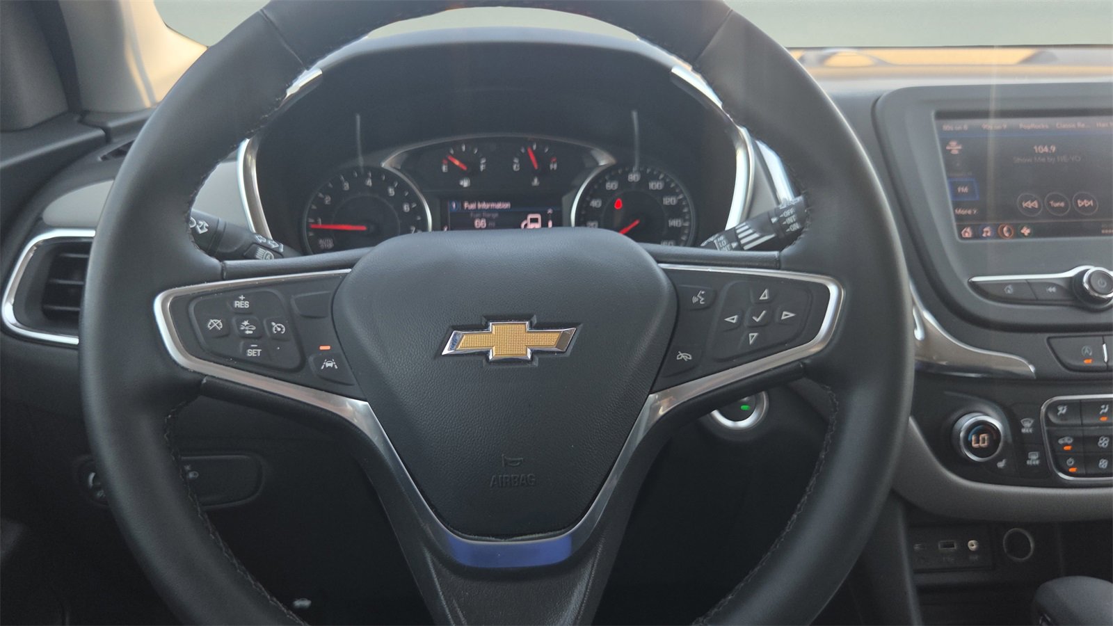 Used 2023 Chevrolet Equinox LT w/ Driver Convenience Package image 11