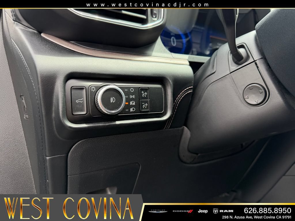 Used 2024 Ford Explorer Platinum w/ Technology Package AWD/4WD image 15