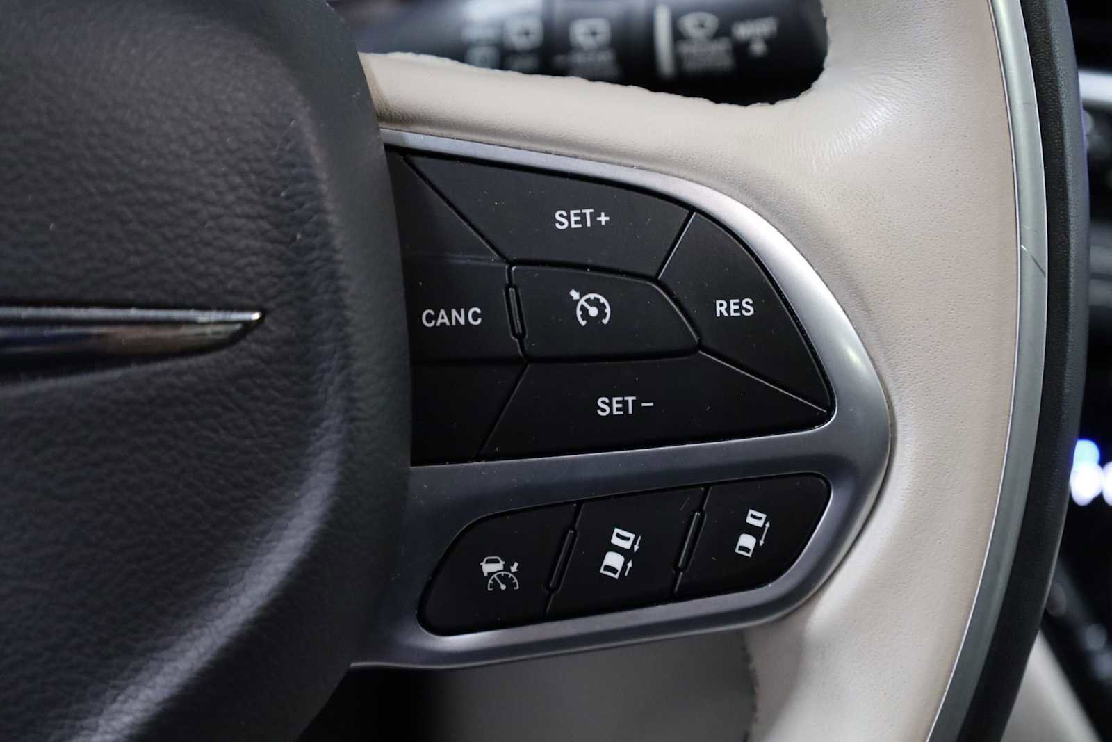 Used 2021 Chrysler Pacifica Limited AWD/4WD image 24