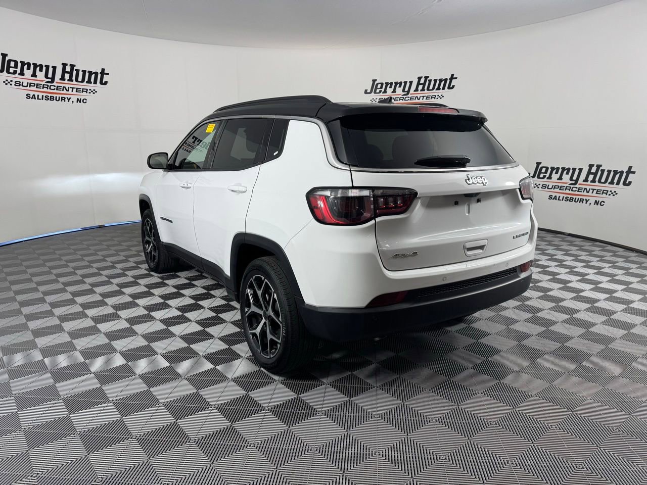Used 2025 Jeep Compass Limited image 10