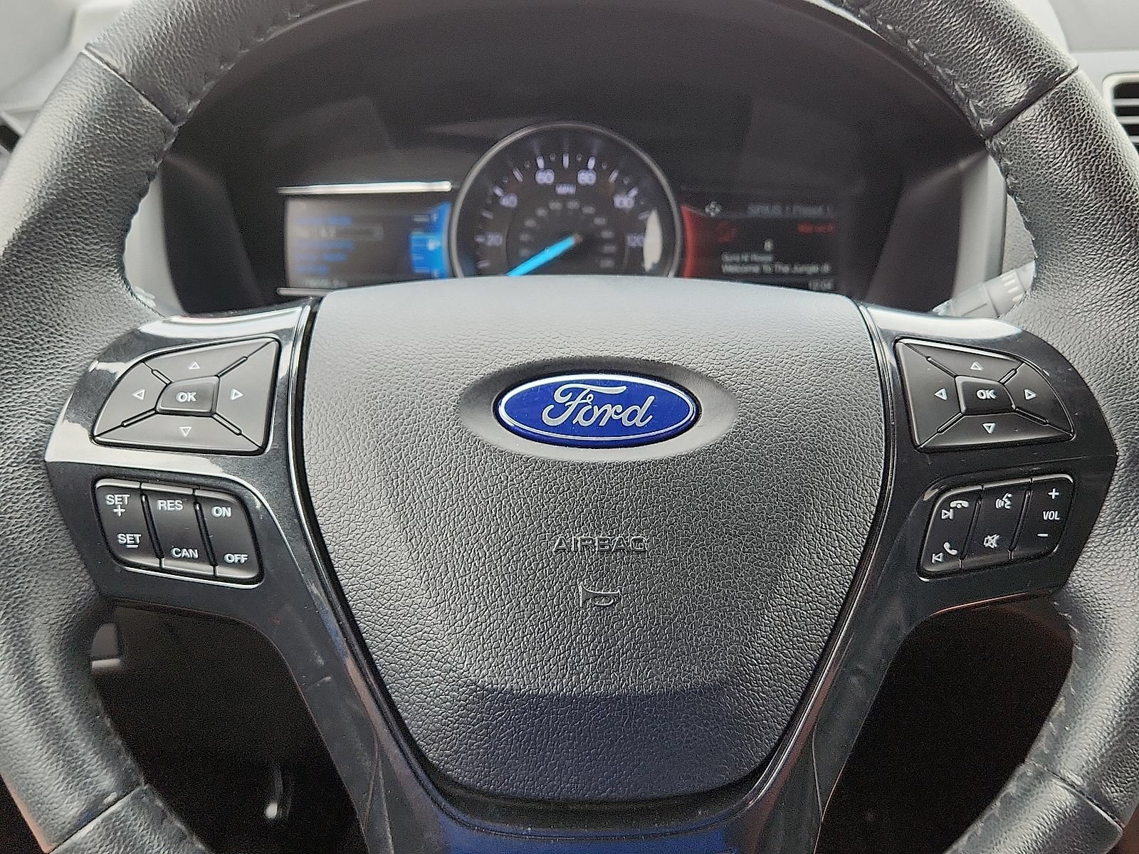 Used 2018 Ford Explorer XLT w/ Equipment Group 202A FWD image 24