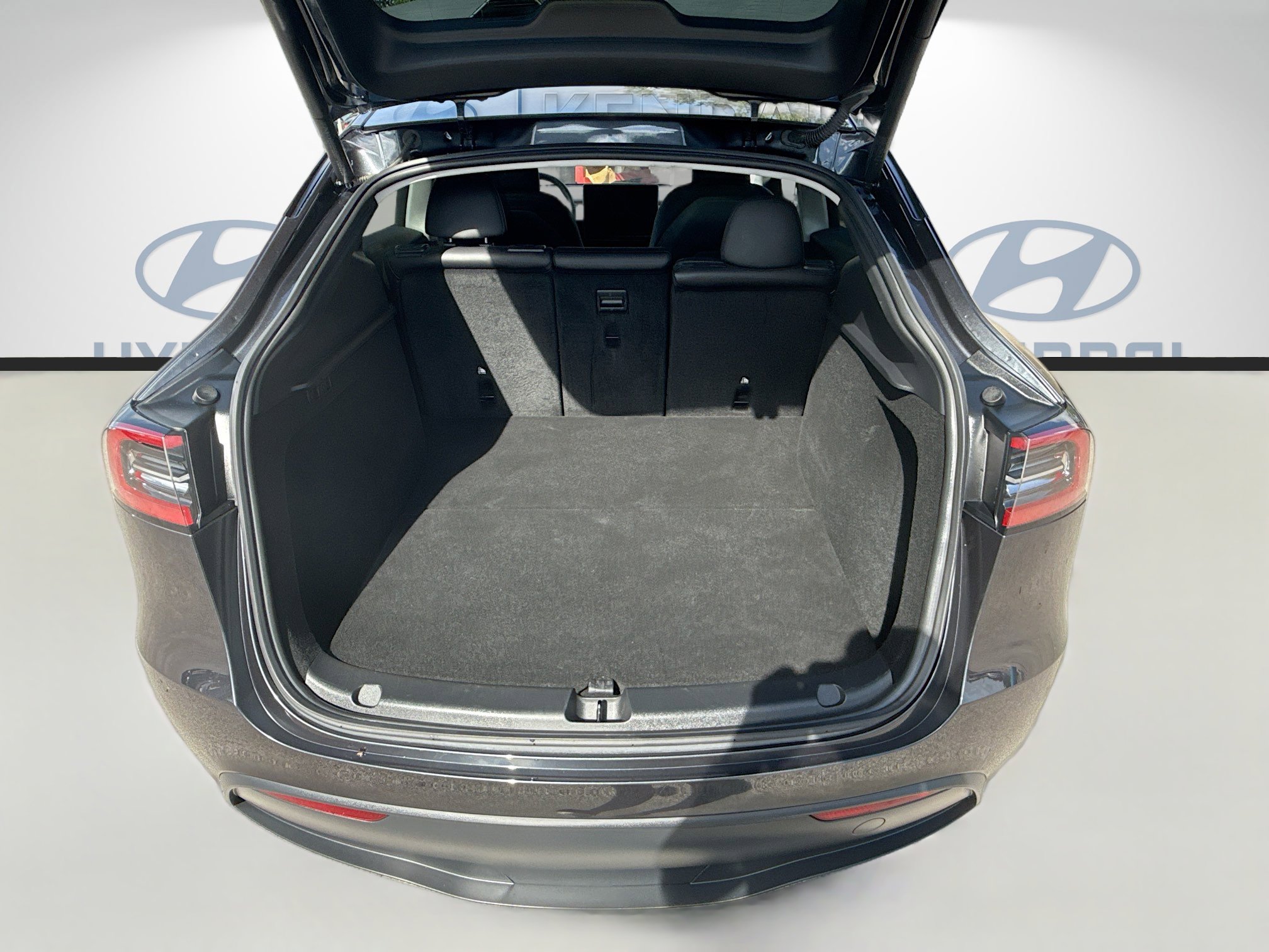 Used 2024 Tesla Model Y Long Range RWD image 25