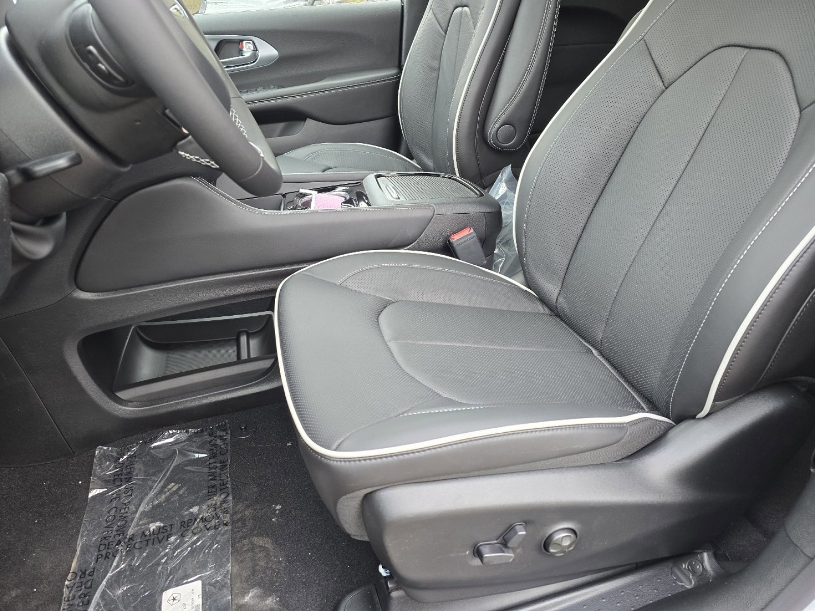 New 2026 Chrysler Pacifica Limited image 14