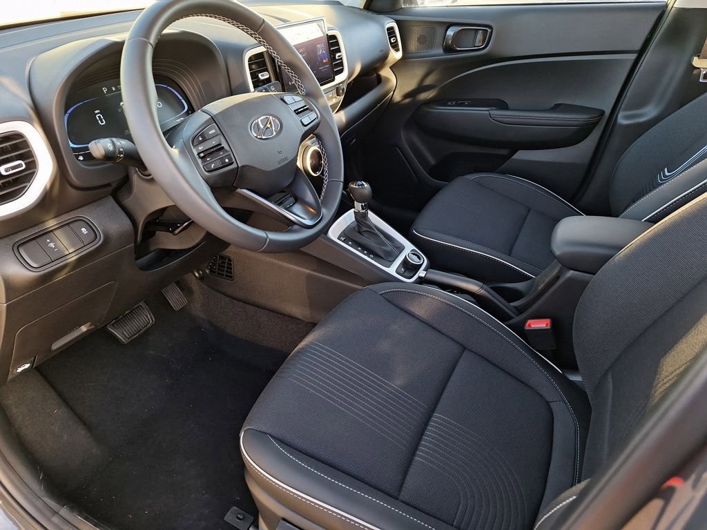 Used 2024 Hyundai Venue Limited image 10