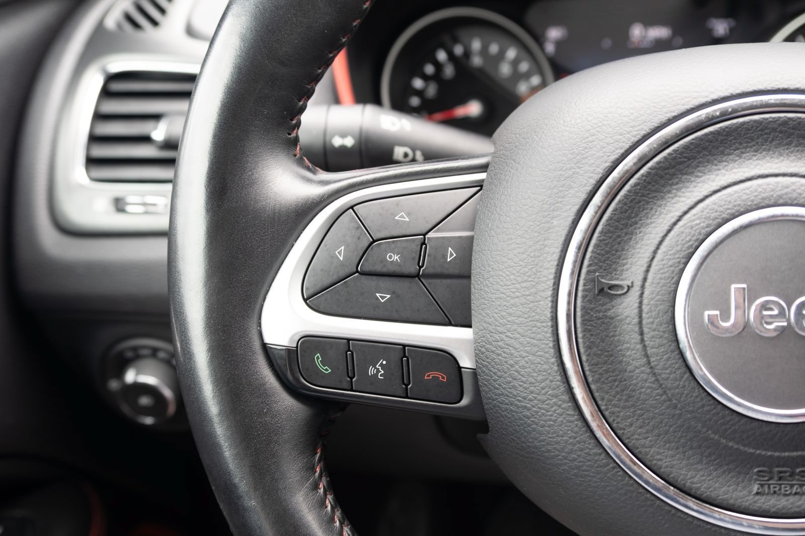 Used 2017 Jeep Compass Trailhawk w/ Leather Interior Group AWD/4WD image 7